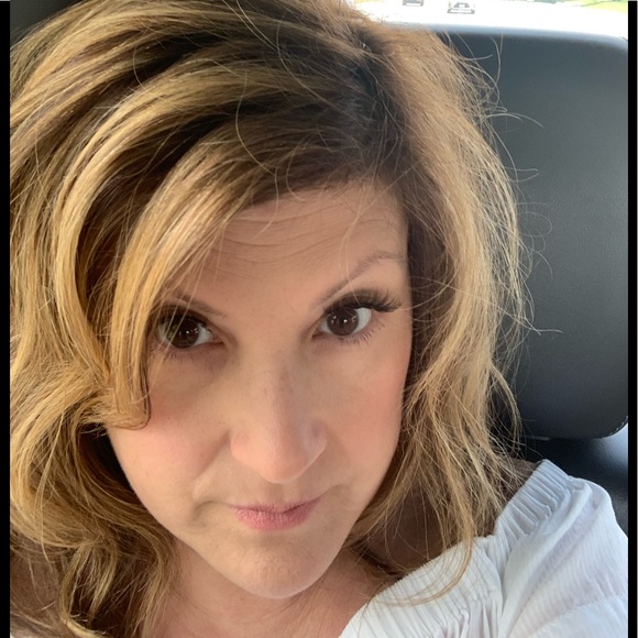 Meet your Posher! - Picture 3 of 8